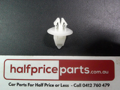 Holden YG Cruze Genuine Sill Panel Moulding Clip New Part