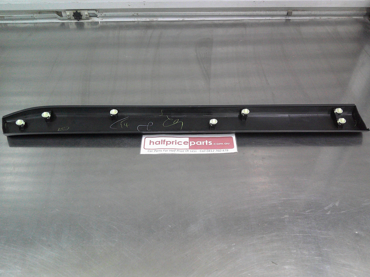 Nissan X-Trail T31 Genuine Right Hand Front Lower Moulding New Part