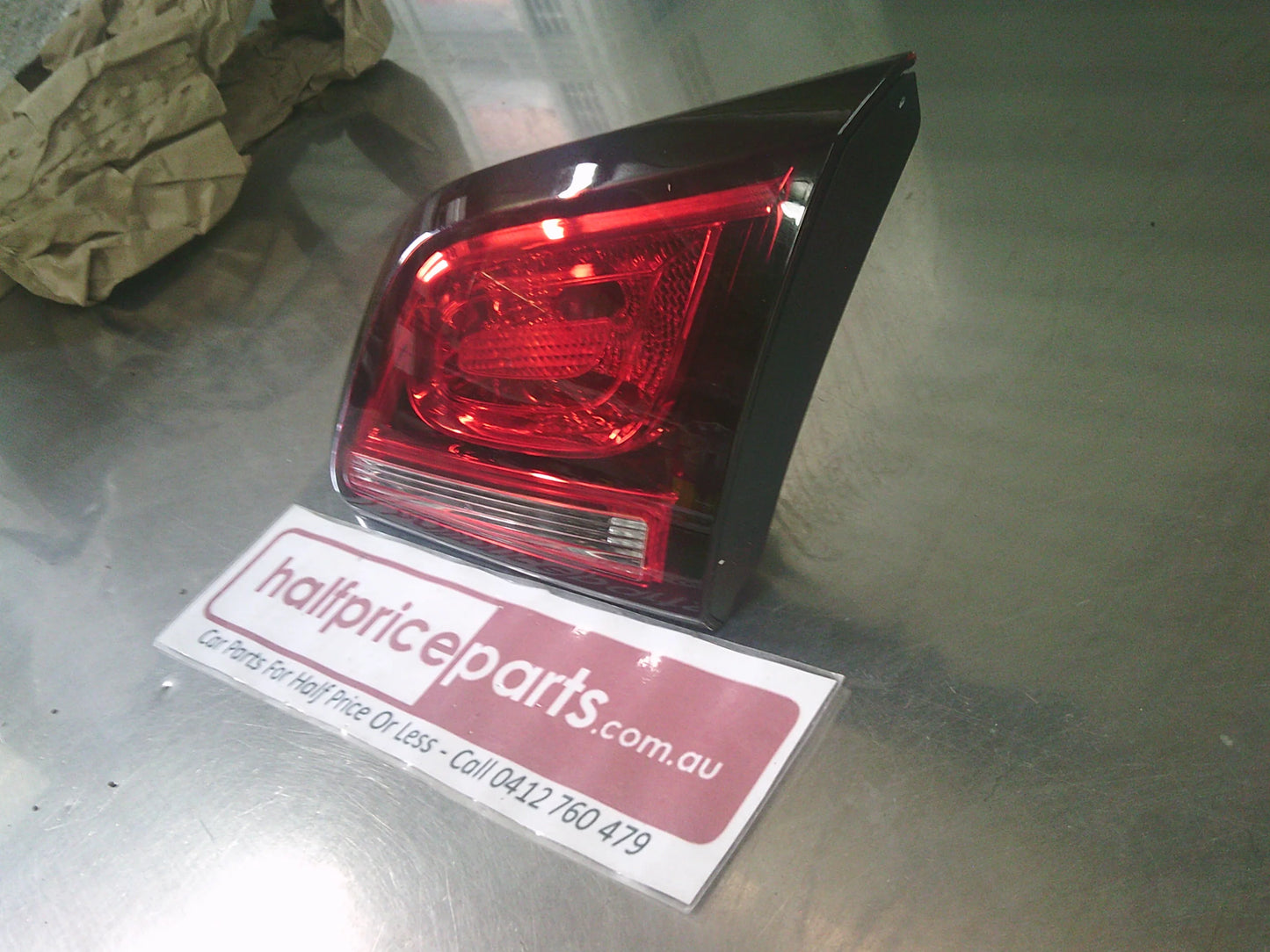 Holden VF Series 2 Commodore/SS/SSV/Calais Genuine Right Hand Inner Boot Light New Part