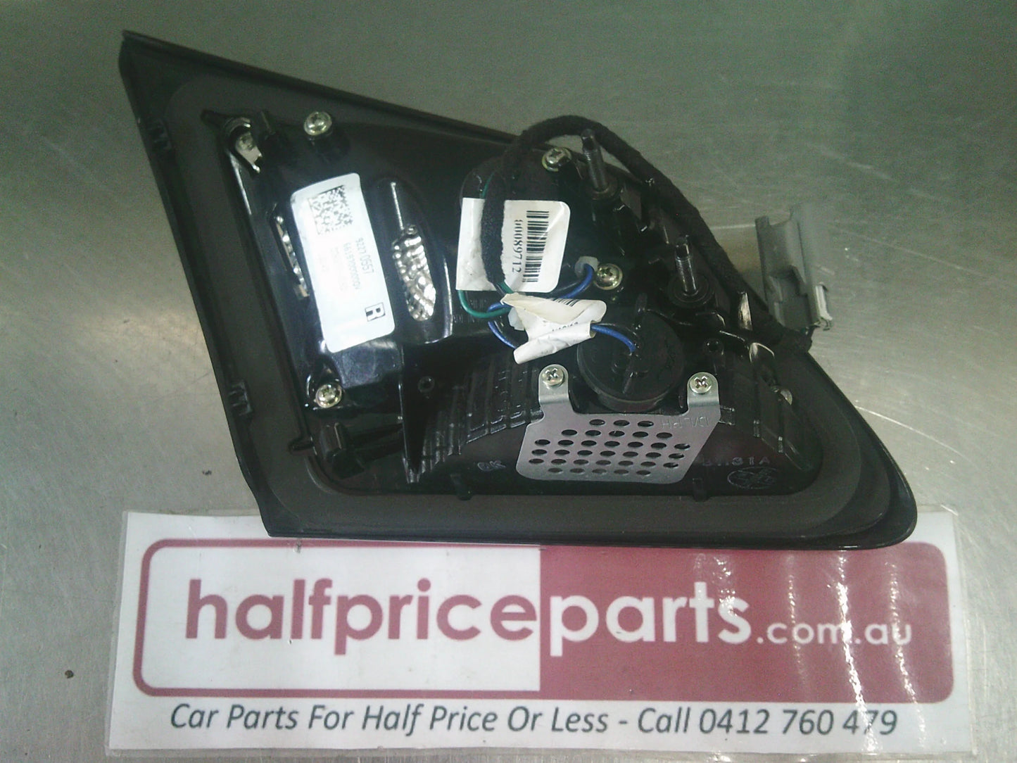 Holden VF Series 2 Commodore/SS/SSV/Calais Genuine Right Hand Inner Boot Light New Part