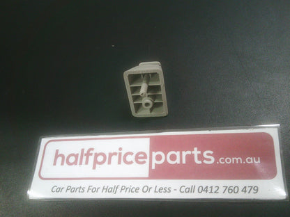 Holden VT/VX/VY/VZ Commodore/HSV/WH Statesman Genuine Sun Visor Retaining Clip New Part