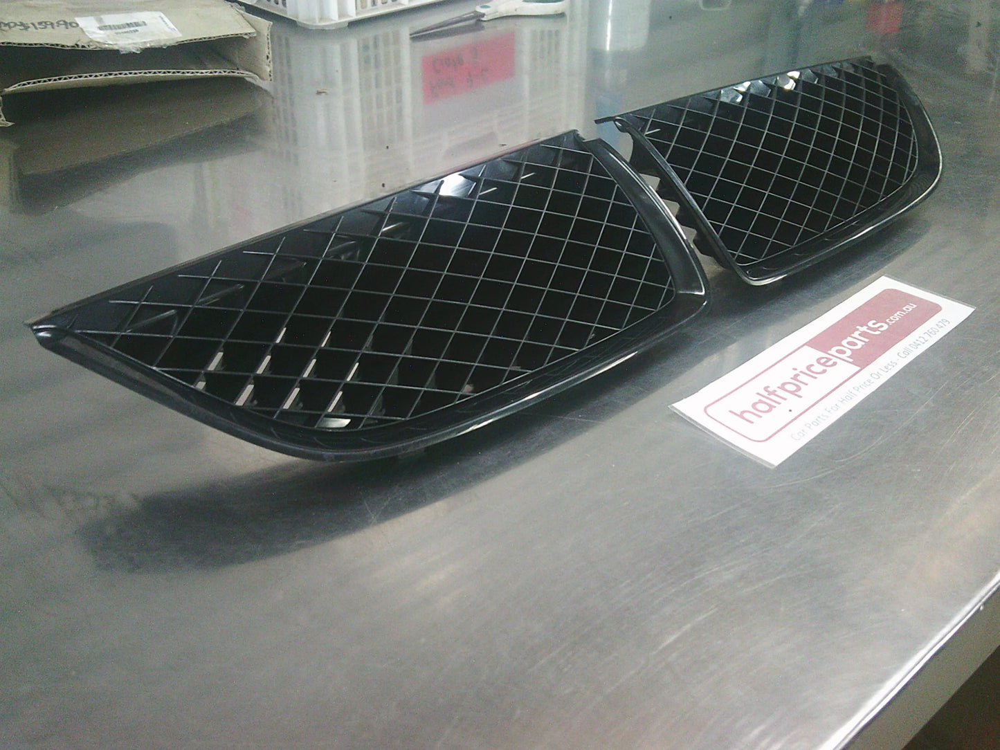 Holden VX/VU Exec Series II Genuine Left & Right Front Grilles Assembly New Part