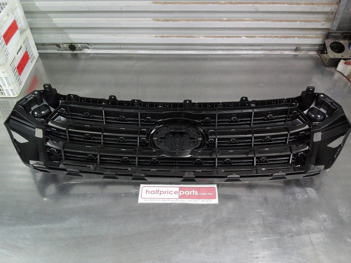 Toyota Landcruiser 200 Series Genuine Front Chrome And Emblem Grille Assembly New Part