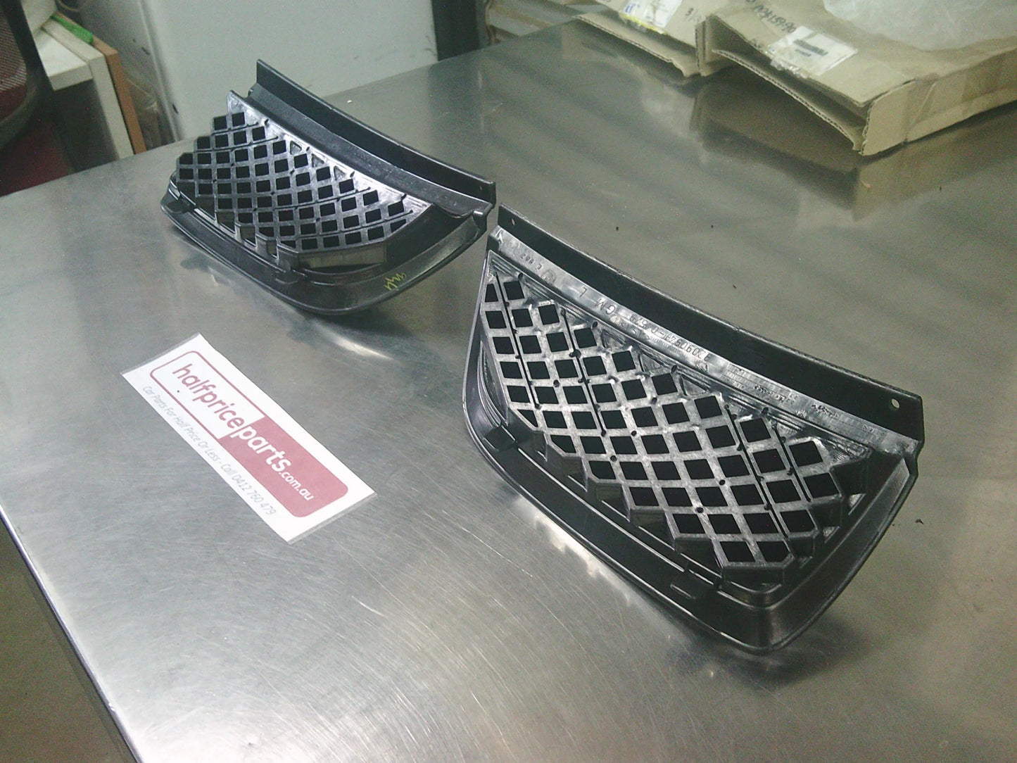 Holden VX/VU Exec Series II Genuine Left & Right Front Grilles Assembly New Part