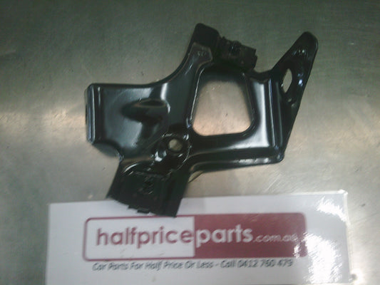 Holden JG Cruze Genuine Right Hand Front Wing Bracket - New Part