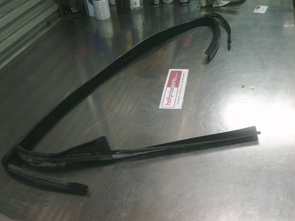 Holden J Astra Genuine Left Hand Front Door Upper Window Seal New Part