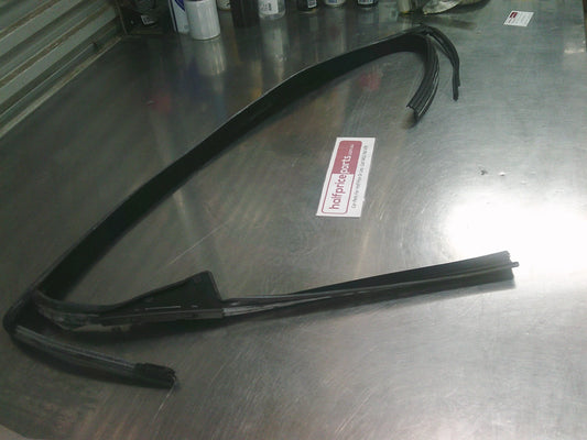 Holden J Astra Genuine Left Hand Front Door Upper Window Seal New Part