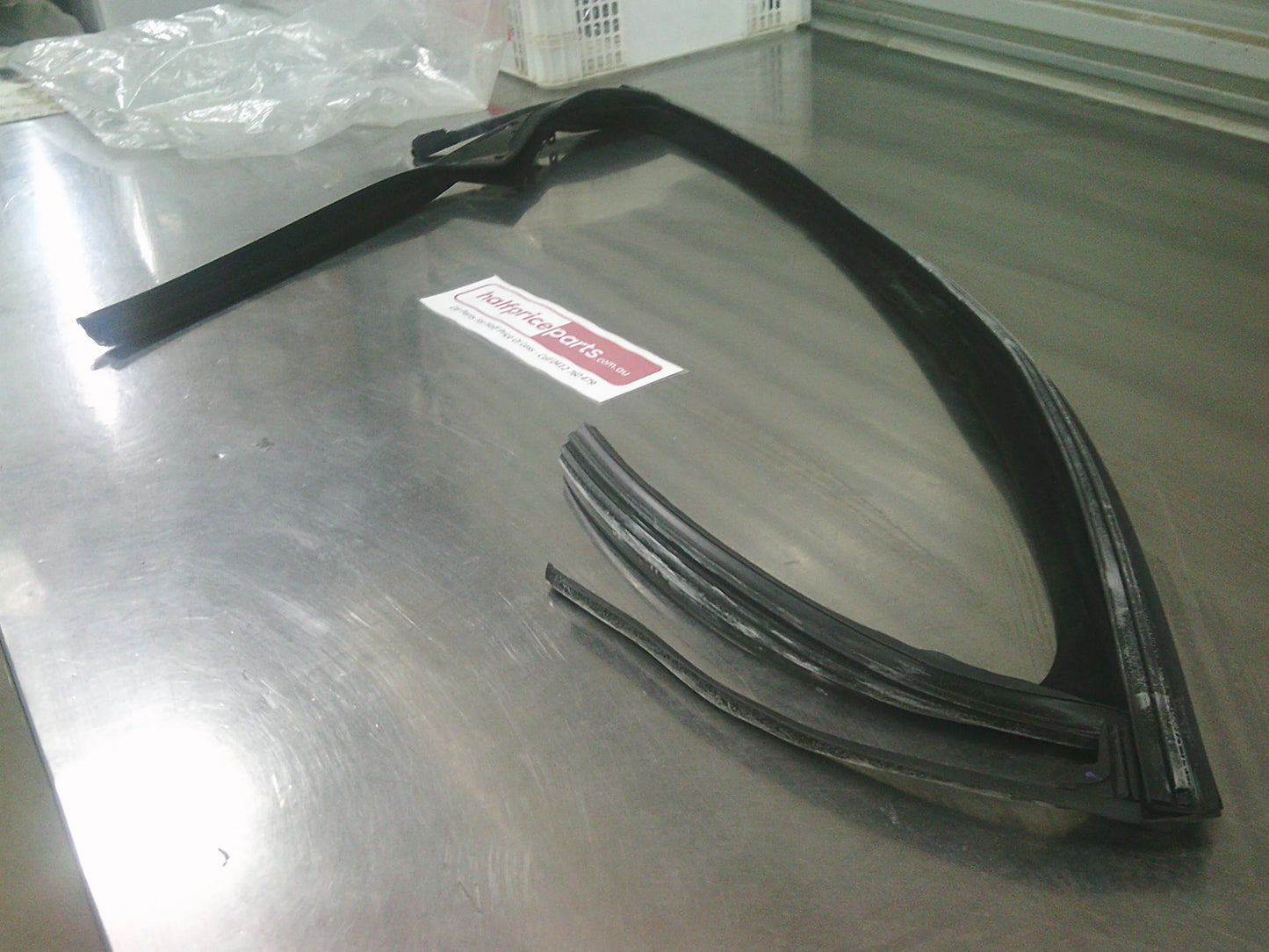 Holden J Astra Genuine Left Hand Front Door Upper Window Seal New Part