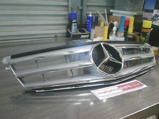 Mercedes Benz C-Class W204 Genuine Front Radiator Grille Assembly New Part