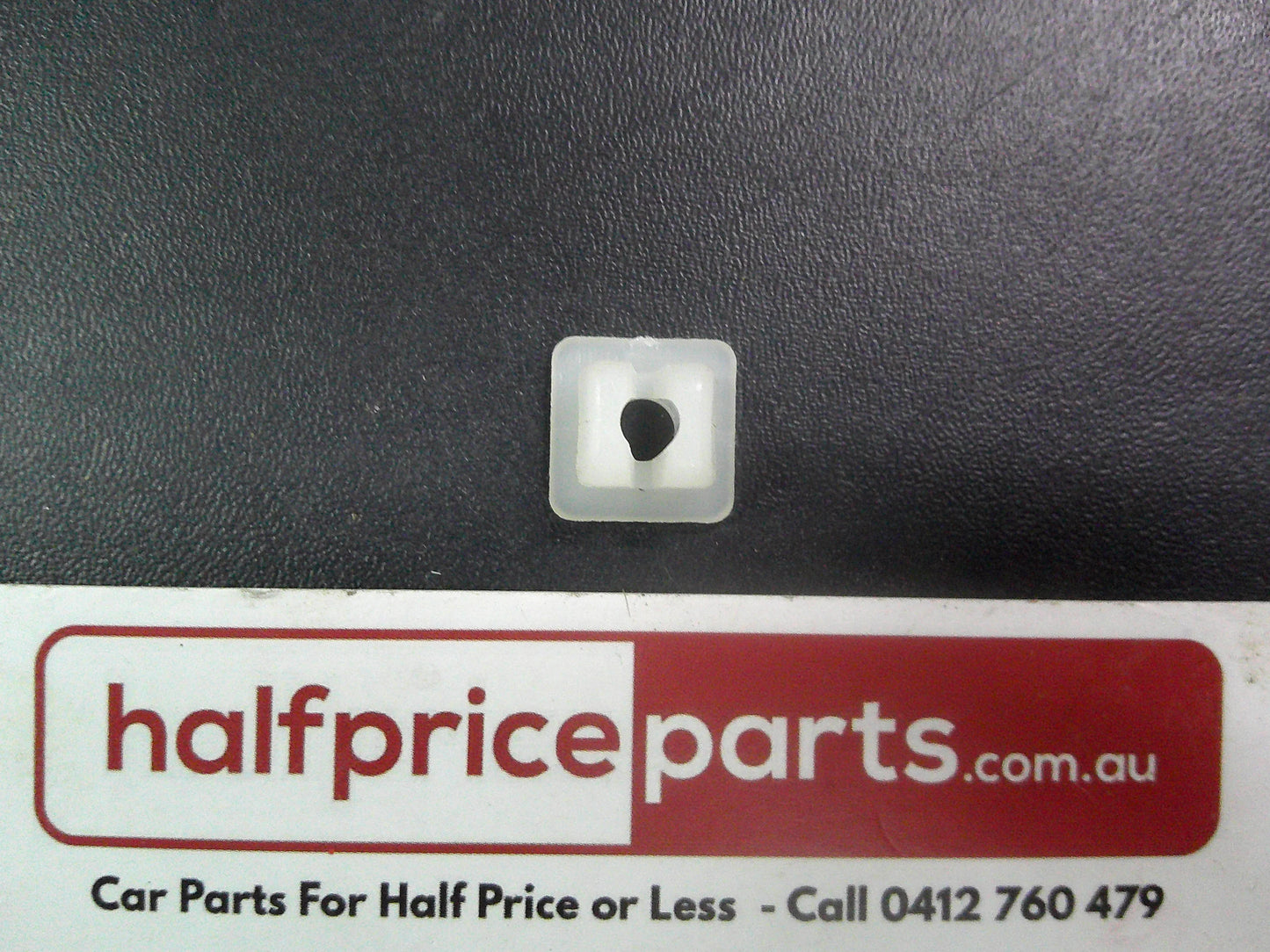 Holden TF Rodeo/Jackaroo/Piazza/Isuzu NPR Genuine Radiator Grille Grommet New Part