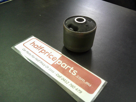 Mitsubishi Triton/Pajero Genuine Front Axel Arm Rod Bush New Part