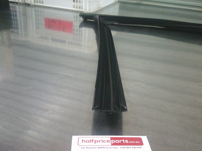 Holden JG Cruze Genuine Front Right Hand Door Glass Weatherstrip New Part