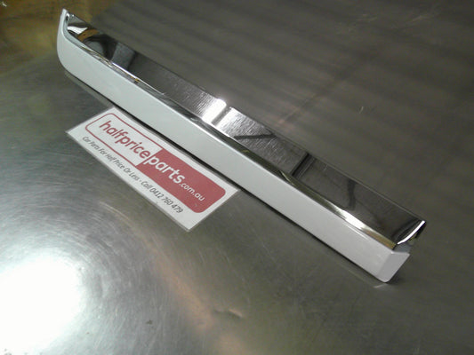 Suzuki Kizashi Genuine Right Hand Rear Door Outer Moulding White And Chrome New Part.