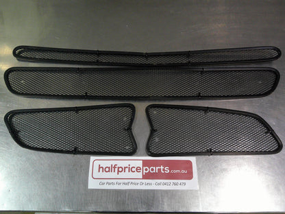 Holden VF Commodore Series 1 Genuine Sports Insect Grille Covers Kit New Part