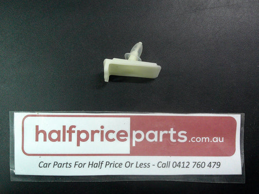 Holden Apollo/Toyota Camry Genuine Rocker Moulding Clip New Part