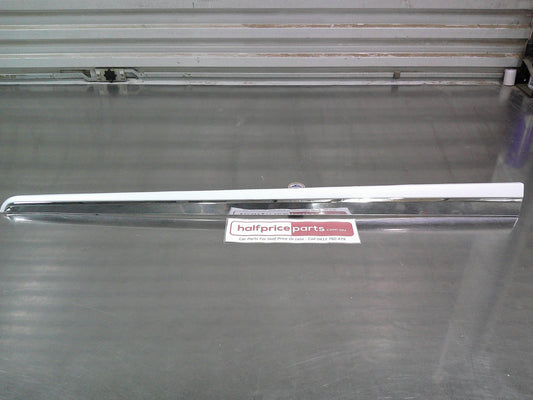 Suzuki Kizashi Genuine Drivers Front Door Outer Moulding (White And Chrome) New Part