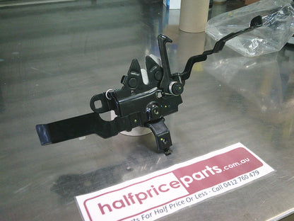 Holden Trailblazer Genuine Bonnet Lock Control Assembly New Part