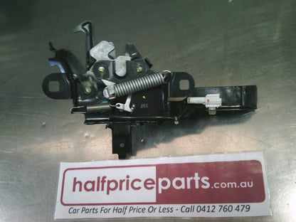 Holden Trailblazer Genuine Bonnet Lock Control Assembly New Part