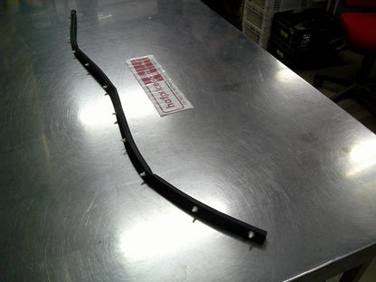 Holden CG Captiva Genuine Front Bonnet Seal New Part