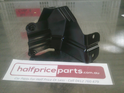 Holden CG Captiva Genuine Front Left Guard Bracket New Part
