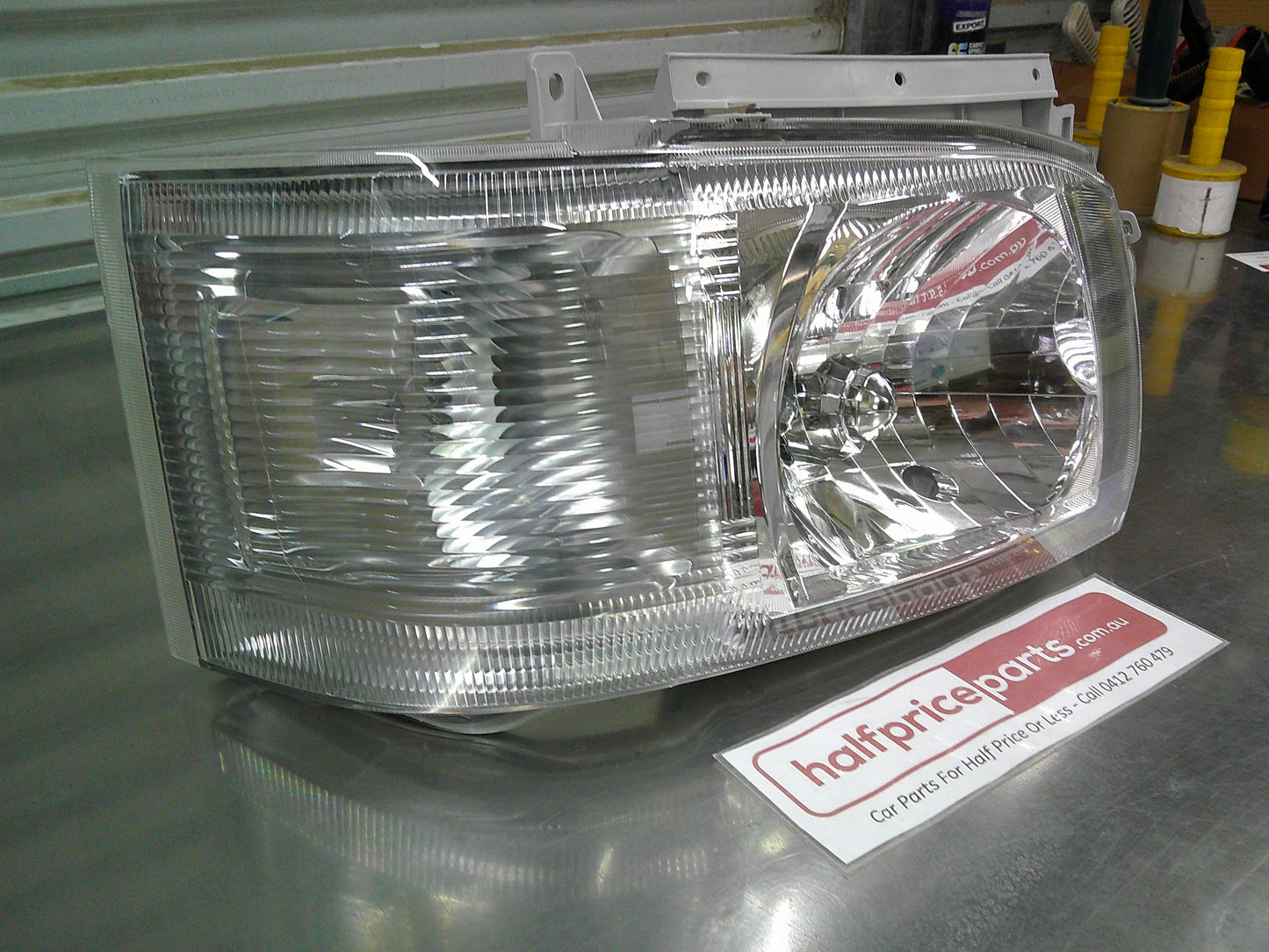 Toyota Hiace KDH200 Genuine Right Hand Front Head Light Assembly New Part