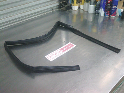 Holden CG Captiva Genuine Right Hand Rear Door Upper Weatherstrip Rubber New Part