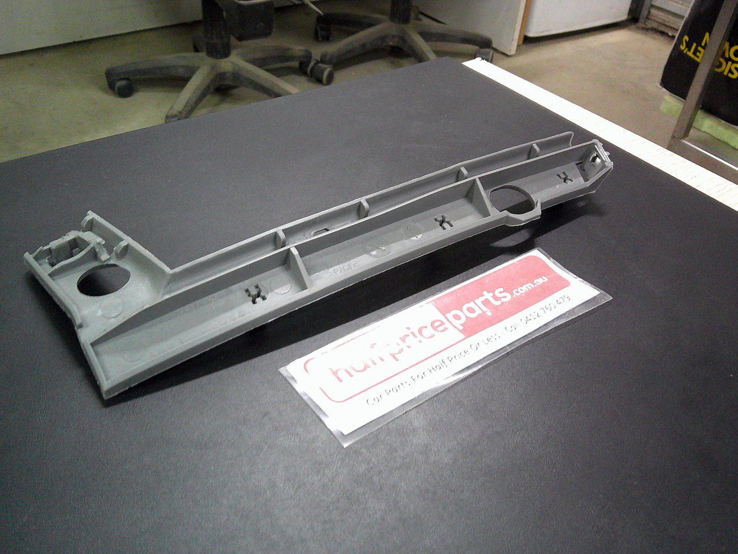 Holden VU Ute Genuine Front Passenger Side Bumper Bracket New Part