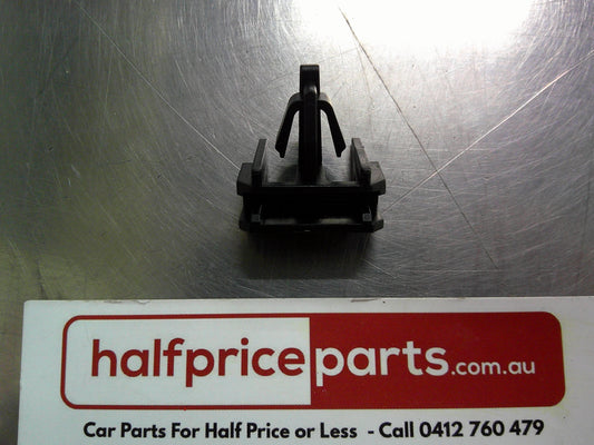 Holden Astra PJ/J Genuine Front Windscreen Side Moulding Clip New Part
