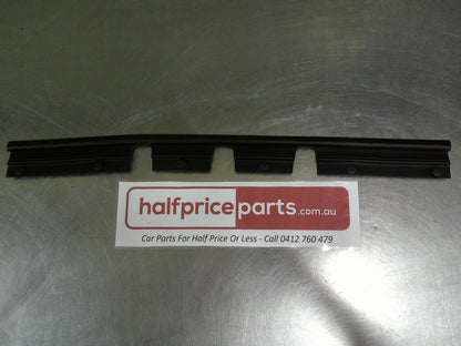 Holden Equinox Genuine Left Or Right Hand Bonnet Side Weatherstrip New Part