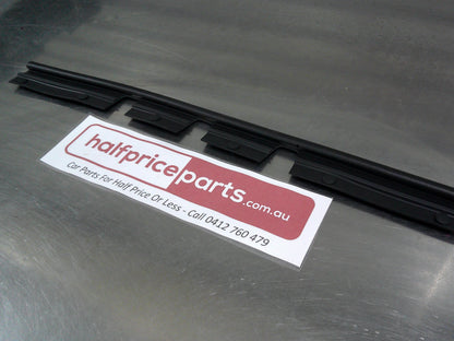 Holden Equinox Genuine Left Or Right Hand Bonnet Side Weatherstrip New Part