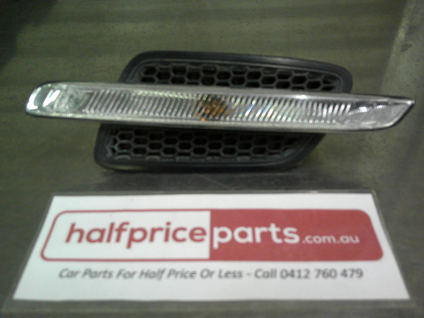Holden VE Commodore Sedan/Ute/Wagon Genuine Right Guard Indicator Used Part VGC