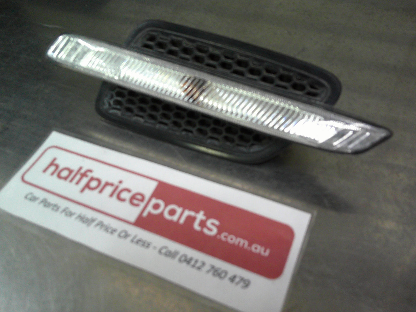 Holden VE Commodore Sedan/Ute/Wagon Genuine Right Guard Indicator Used Part VGC