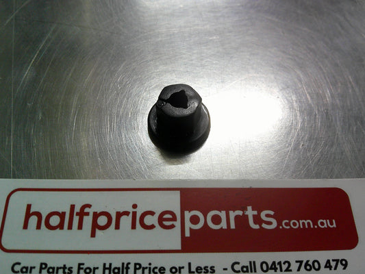 Holden Astra Genuine Wheel Guard Liner Nut New Part