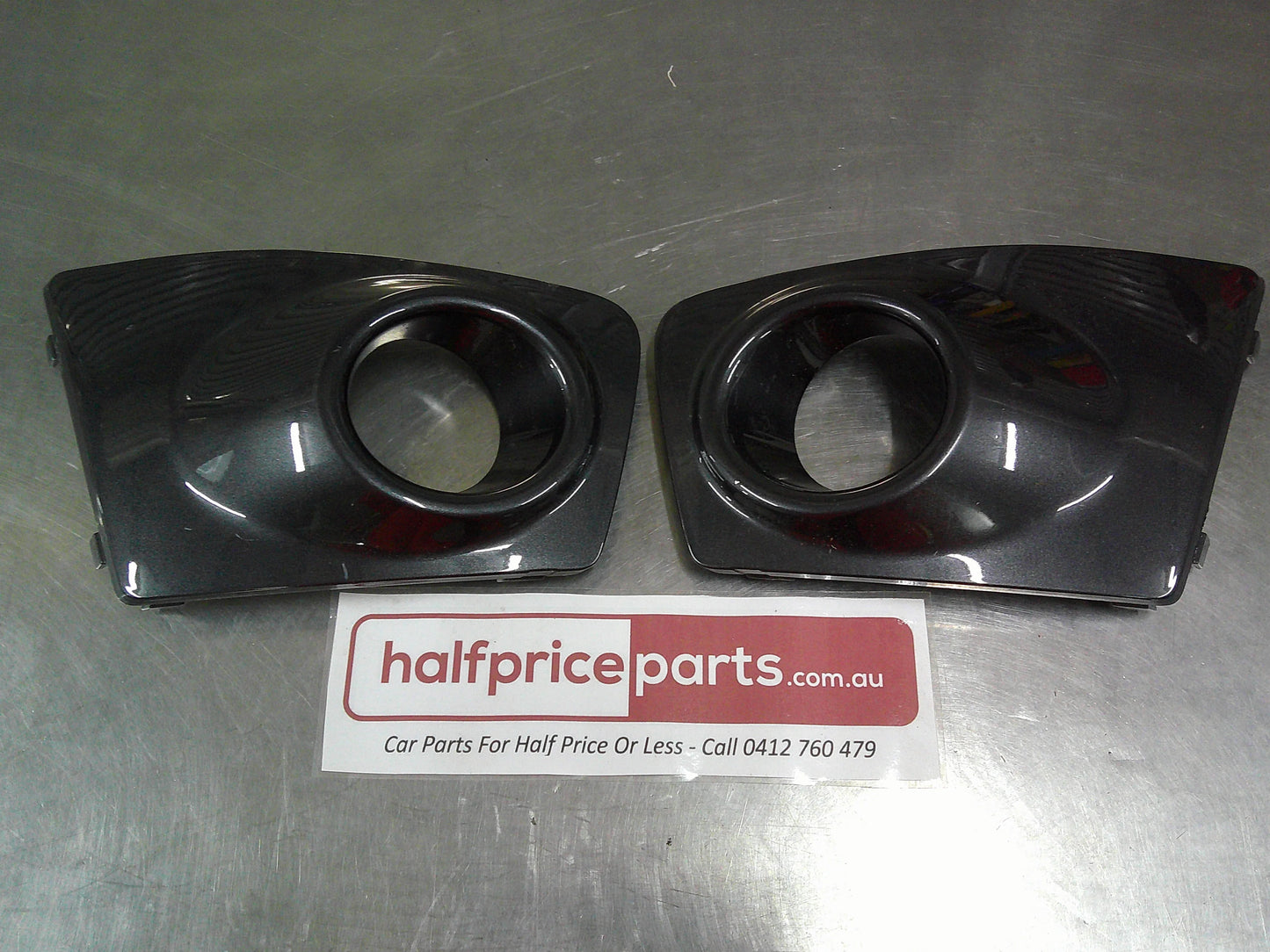 Mitsubishi ML/MN Triton Genuine Fog Light Cover Pair (Gray) Used Part