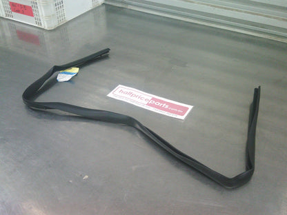 Holden JH/JG Cruze Genuine Right Hand Front Lower Center Pillar Weatherstrip New Part