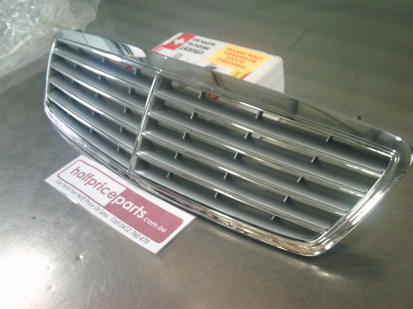 Mercedes Benz C240 W203 Class Genuine Front Chrome Grille Assembly New Part