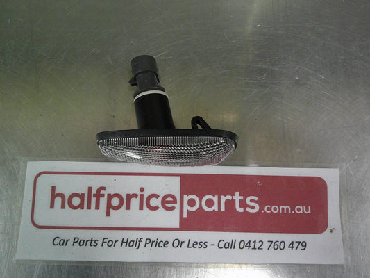 Holden VZ Calais/Berlina/SVZ/SV6/Crewman Genuine Side Guard Indicator New Part