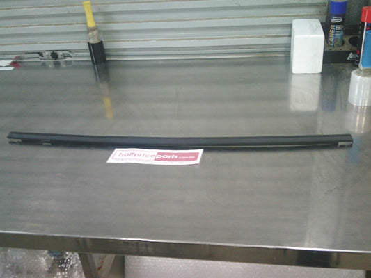 Peugeot 5008 Genuine Right Hand Rear Window Seal Moulding New Part