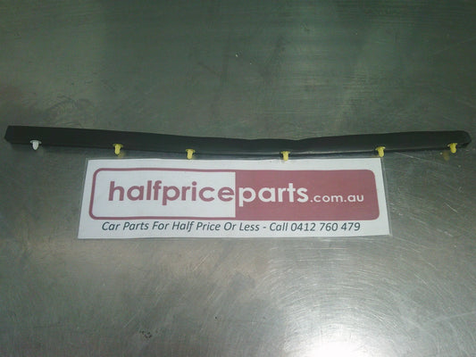 Holden CG Captiva Sport Genuine Rear Door Side Lower Door Weatherstrip New Part