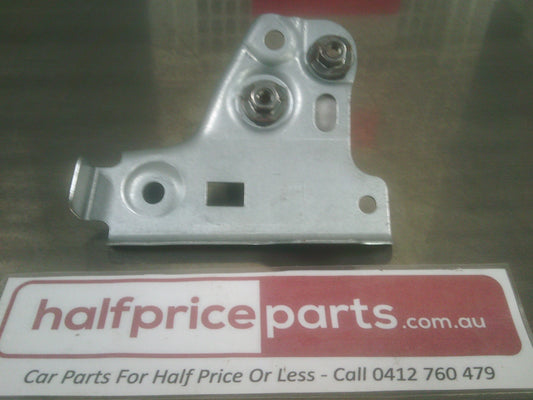 Holden TM Barina Genuine Right Hand Guard Upper Rail Bracket New Part
