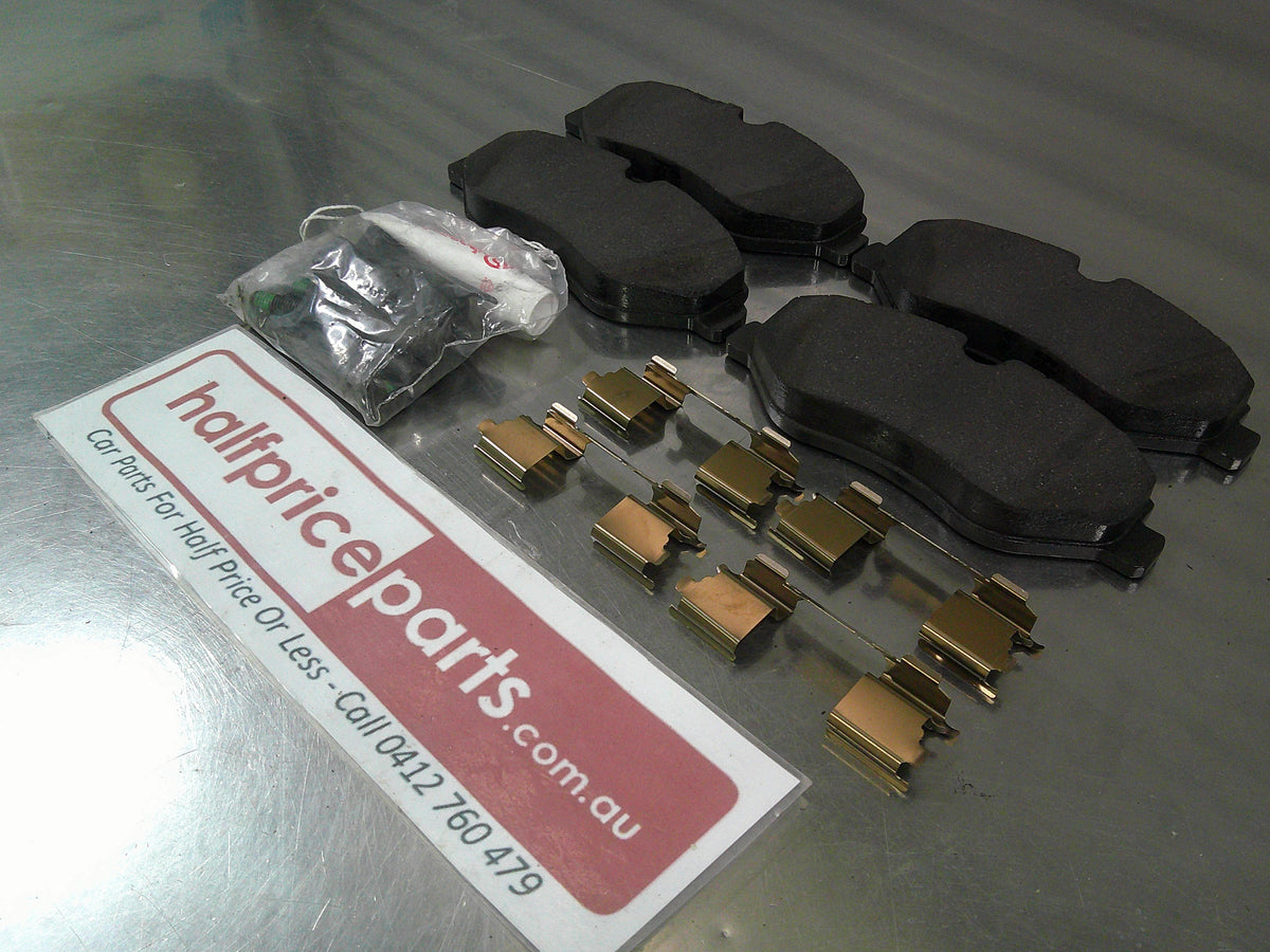Iveco Daily/Mercedes-Benz Vito/Sprinter/Crafter Genuine Front Disc Brake Pad Set New Part