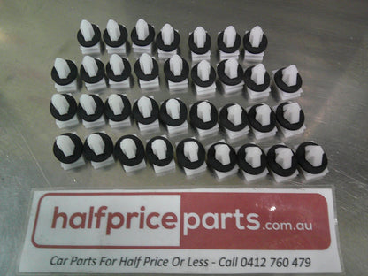 Holden JG/JH Cruze Genuine Side Skirt Clip Or Side Moulding Clip (Lot Of 34 Only) New Part