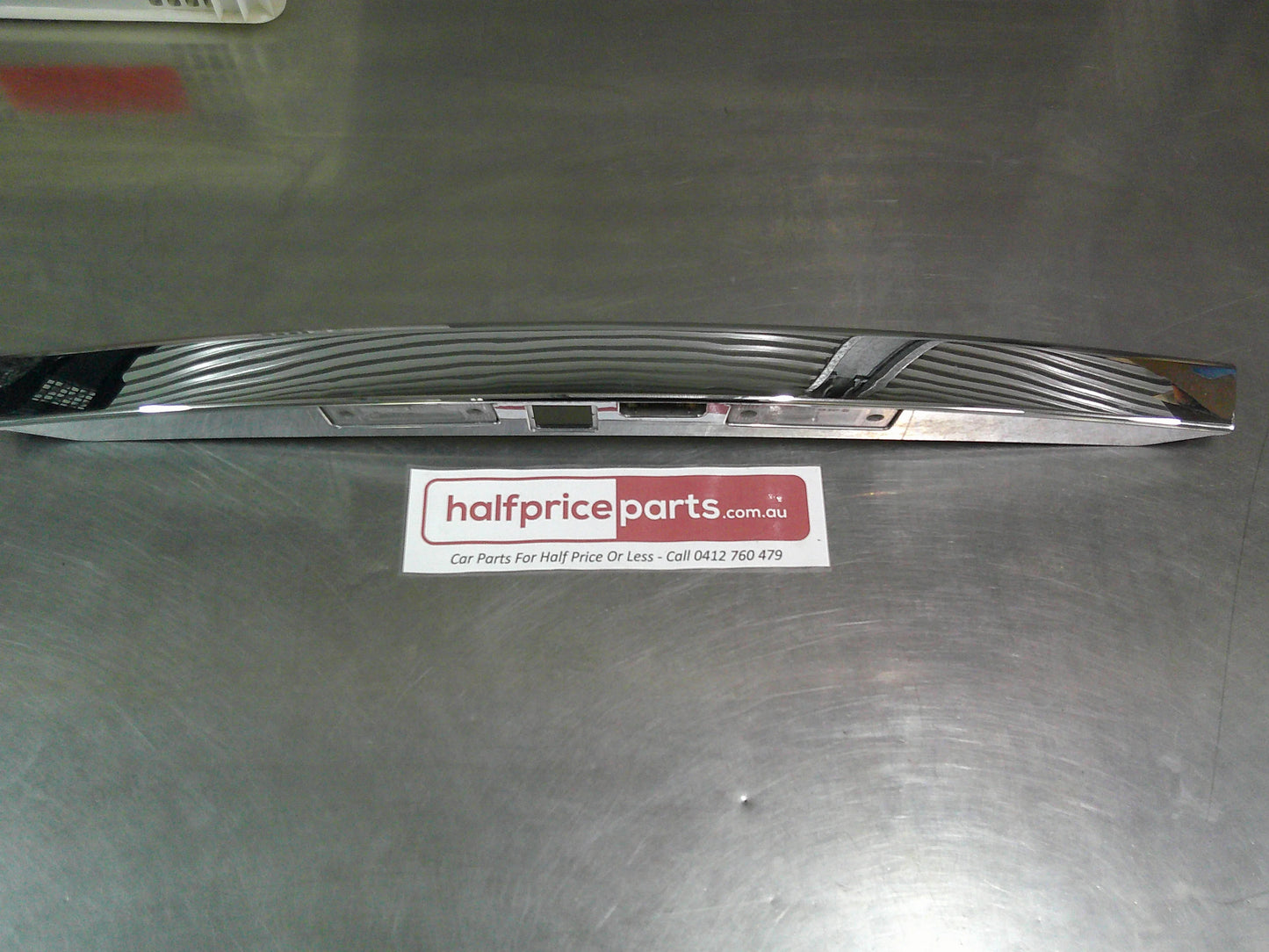 Holden JH Cruze Sedan Genuine Boot Garnish Licence Plate Light (Chrome) Used Part
