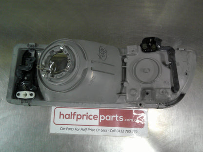 Toyota Tarago Genuine Front Right Hand Headlight With Out Levelling Motor (Glass Lens) New Part