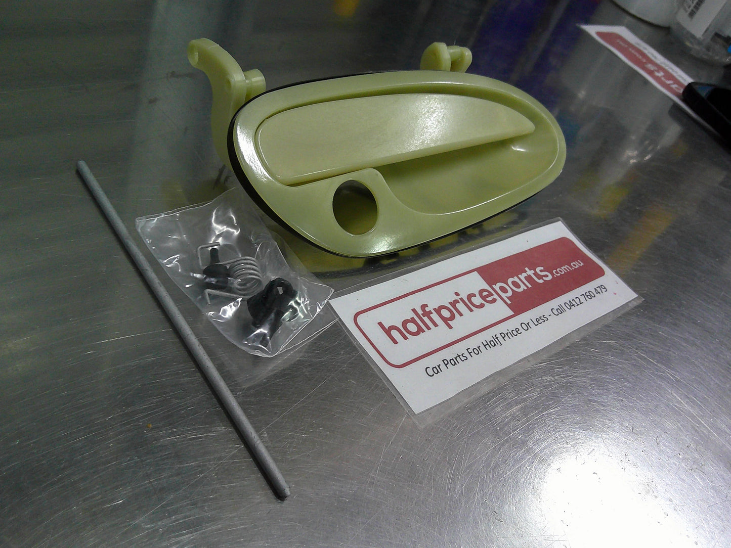 Holden VT/VX/VY/VZ Commodore Genuine Right Hand Front Door Handle (Unpainted) New Part