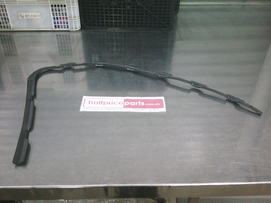 Holden Commodore VF/Caprice WN Genuine Right Hand Front Side Upper Insulator New Part