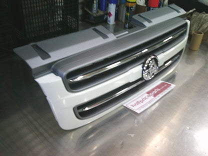 Holden Jackaroo Genuine Front Radiator Grille (White/Chrome With Emblem) New Part
