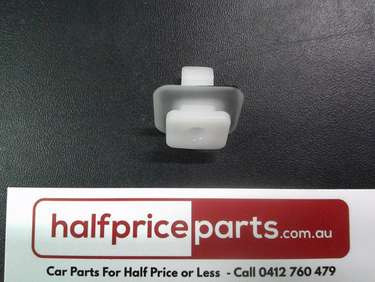 GM Genuine Rocker Panel Moulding Clip New Part