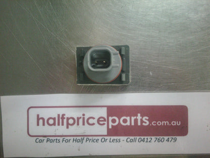 Holden CG Captiva Genuine Right Hand Guard Indicator - New Part