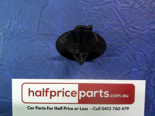 Holden EP Epica Genuine Bonnet Liner Retainer Clip New Part